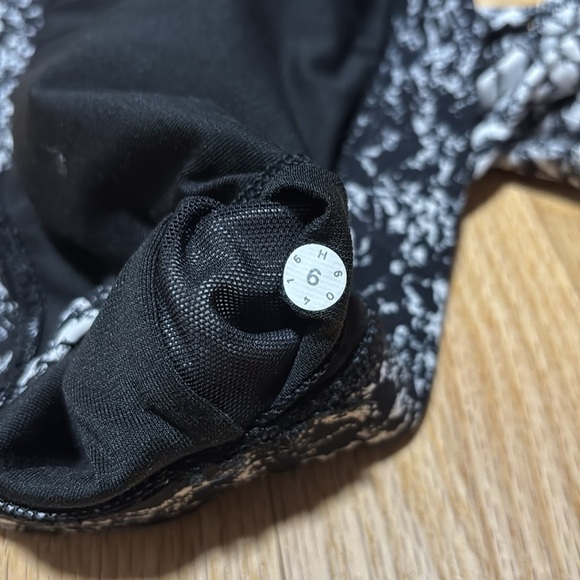 Lululemon Energy Bra Iced Wave White Black / Ice Breaker White Black - Picture 3 of 8